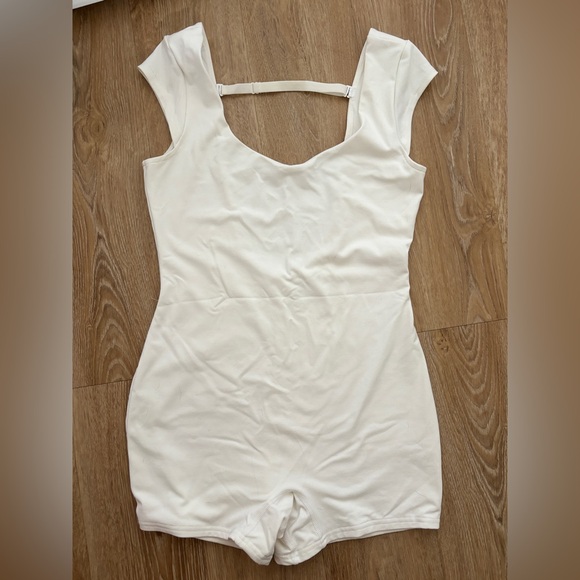 GARAGE ONE PIECE BODYSUIT - WHITE - WORN ONCE - GREAT CONDITION - CUTOUT BACK - Picture 3 of 3